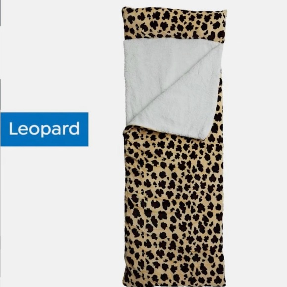 Warm & Cozy - NWT - Leopard Plush Sherpa Sleeping Bag With Built in Pillow - Picture 2 of 6